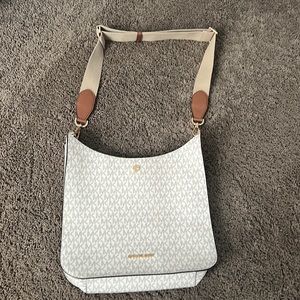 LIKE NEW Michael Kors crossbody